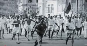 नौसैनिकों के समर्थन में जनता